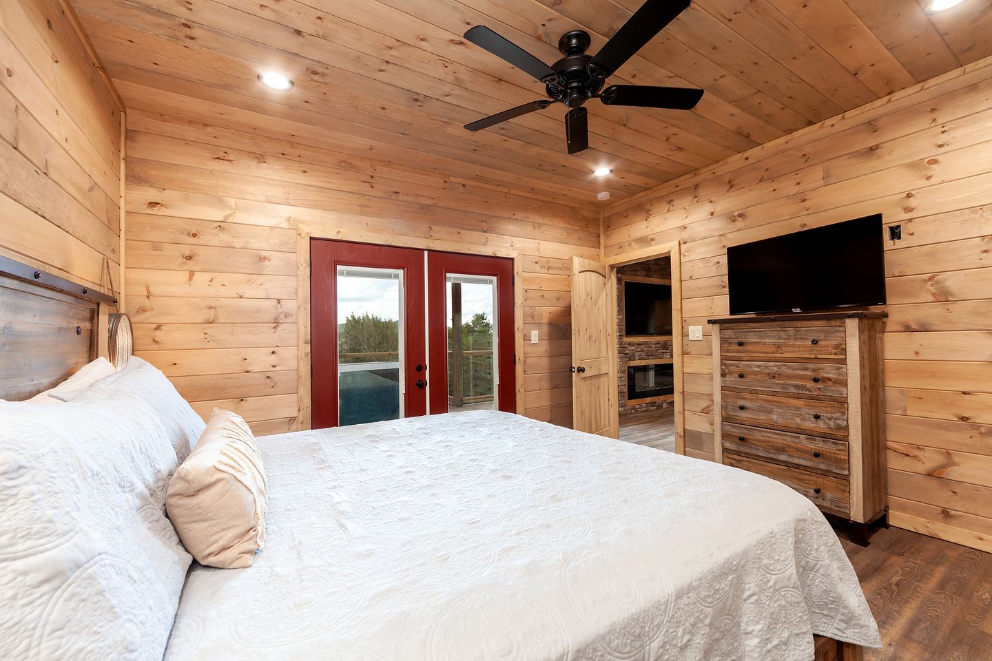 Sevierville Splendor: Luxurious Cabin Getaway Offering Breathtaking Views and Unparalleled Amenities