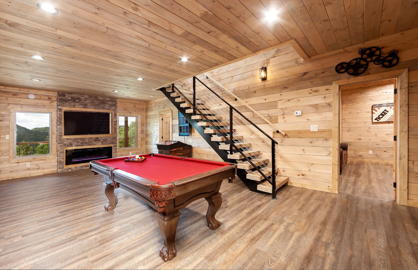 Sevierville Splendor: Luxurious Cabin Getaway Offering Breathtaking Views and Unparalleled Amenities