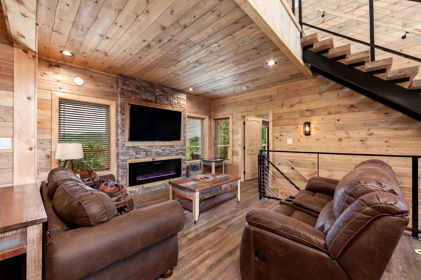 Sevierville Splendor: Luxurious Cabin Getaway Offering Breathtaking Views and Unparalleled Amenities