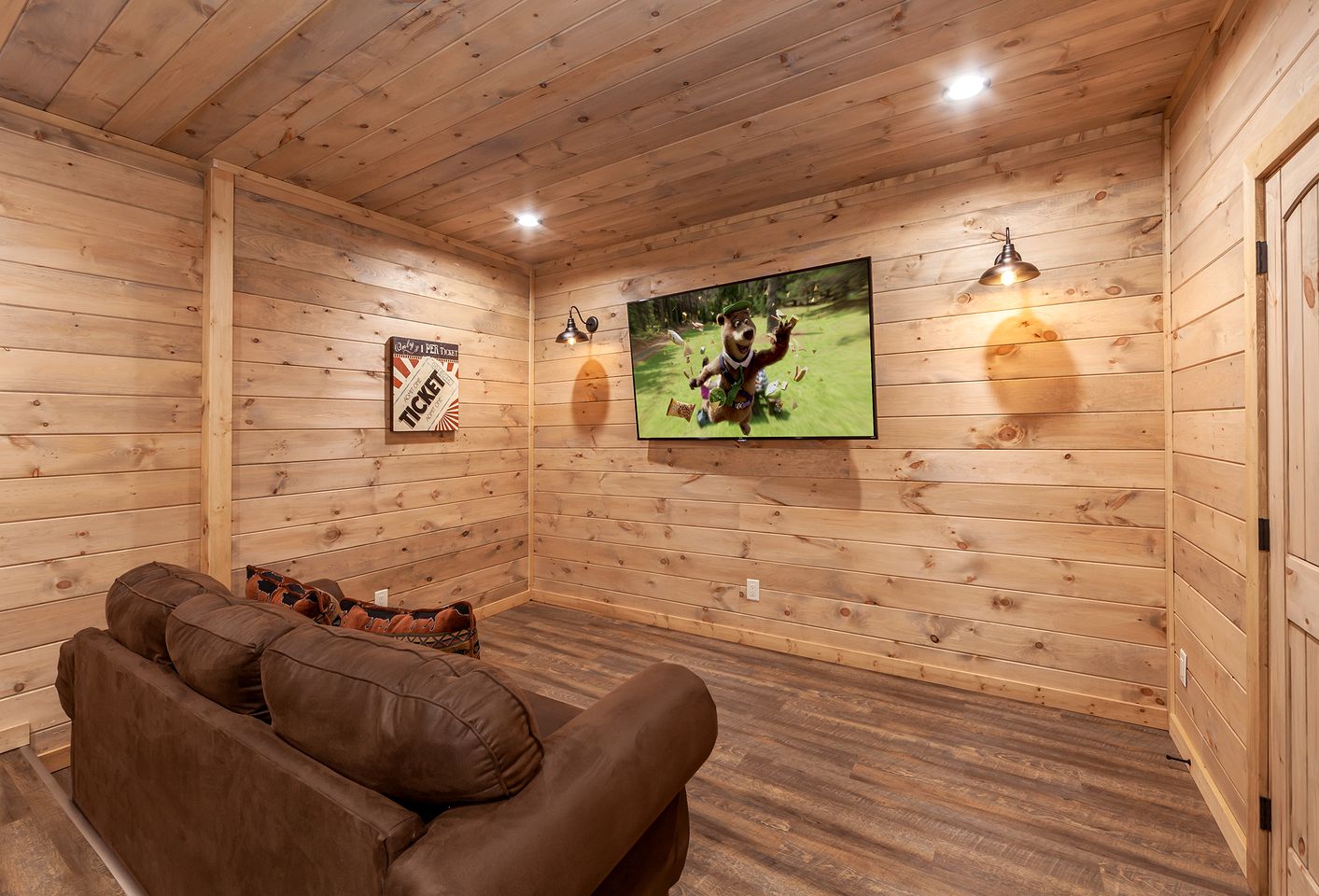 Sevierville Splendor: Luxurious Cabin Getaway Offering Breathtaking Views and Unparalleled Amenities