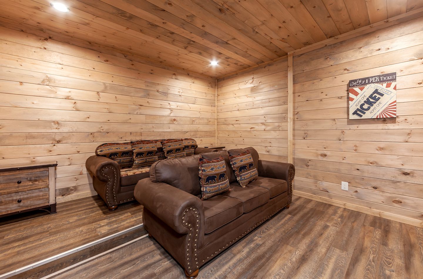 Sevierville Splendor: Luxurious Cabin Getaway Offering Breathtaking Views and Unparalleled Amenities
