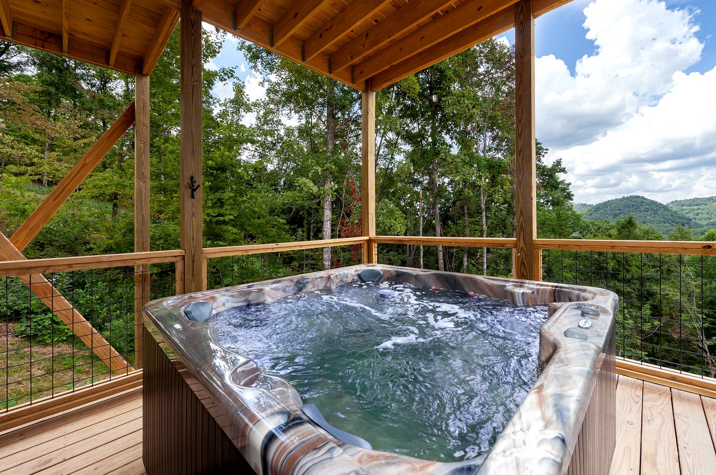 Sevierville Splendor: Luxurious Cabin Getaway Offering Breathtaking Views and Unparalleled Amenities