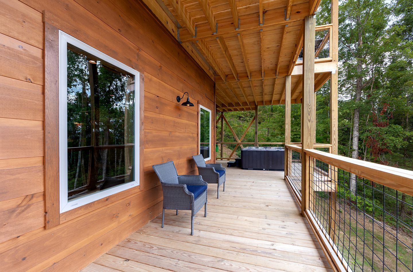 Sevierville Splendor: Luxurious Cabin Getaway Offering Breathtaking Views and Unparalleled Amenities