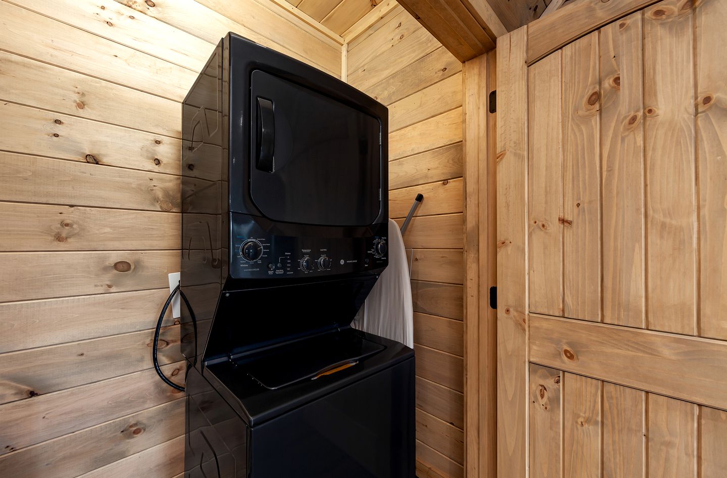 Sevierville Splendor: Luxurious Cabin Getaway Offering Breathtaking Views and Unparalleled Amenities