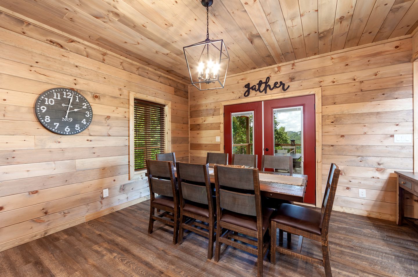 Sevierville Splendor: Luxurious Cabin Getaway Offering Breathtaking Views and Unparalleled Amenities