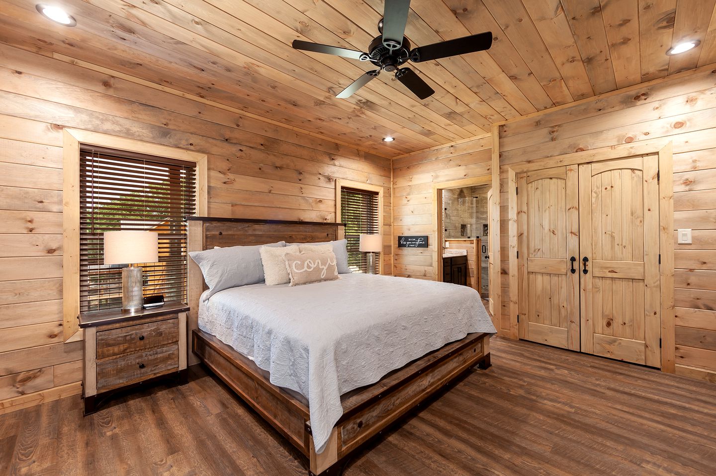 Sevierville Splendor: Luxurious Cabin Getaway Offering Breathtaking Views and Unparalleled Amenities
