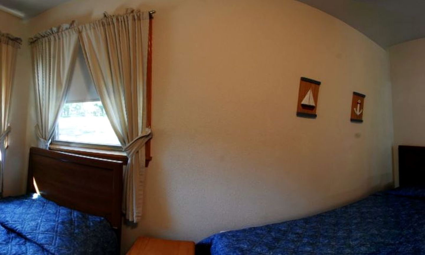 Lakefront Cabin Rental Ideal for a Family Getaway in Wisconsin Dells, Wisconsin