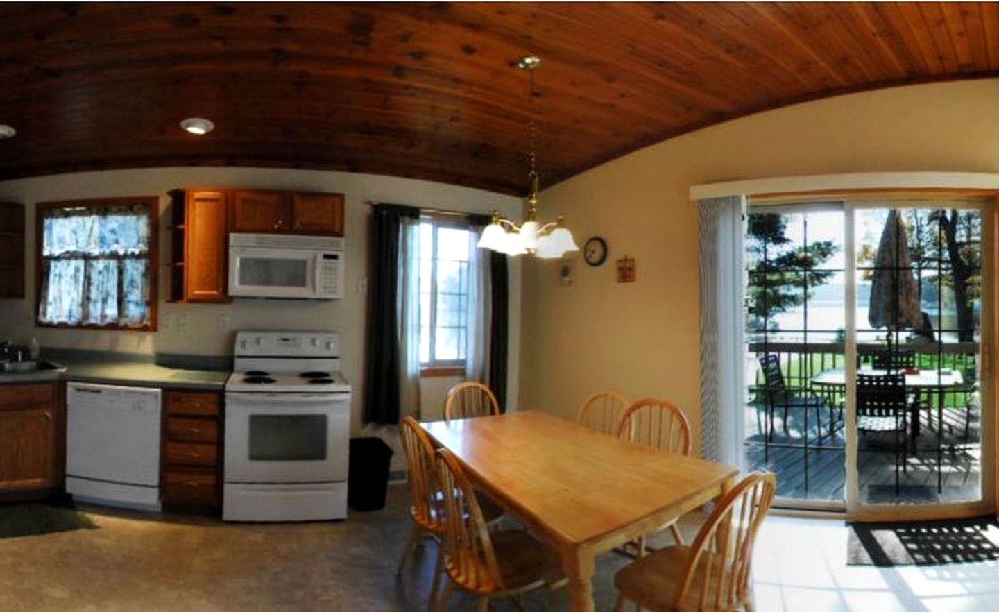 Spacious Cabin Rental with a Fireplace on Lake Delton, Wisconsin