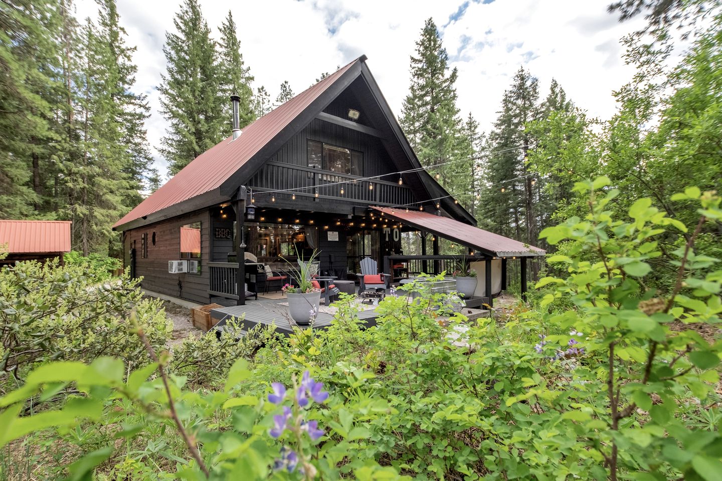 Spectacular Cabin with Amazing Living Outdoor and Indoor Areas in Washington