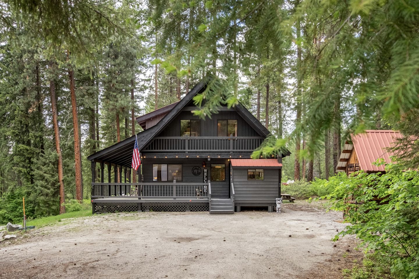 Spectacular Cabin with Amazing Living Outdoor and Indoor Areas in Washington