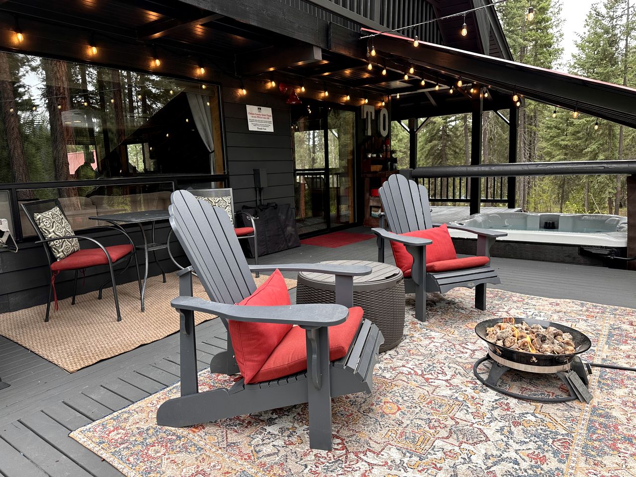 Spectacular Cabin with Amazing Living Outdoor and Indoor Areas in Washington