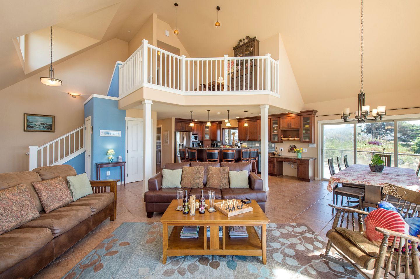 Family-Friendly Beach House Rental with Hot Tub for Glamping in Northern California