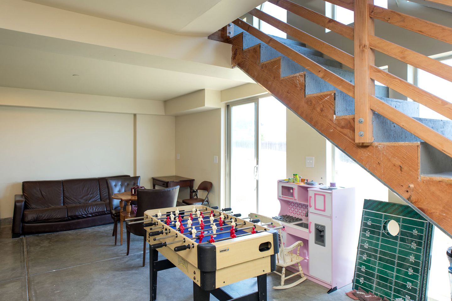 Family-Friendly Beach House Rental with Hot Tub for Glamping in Northern California