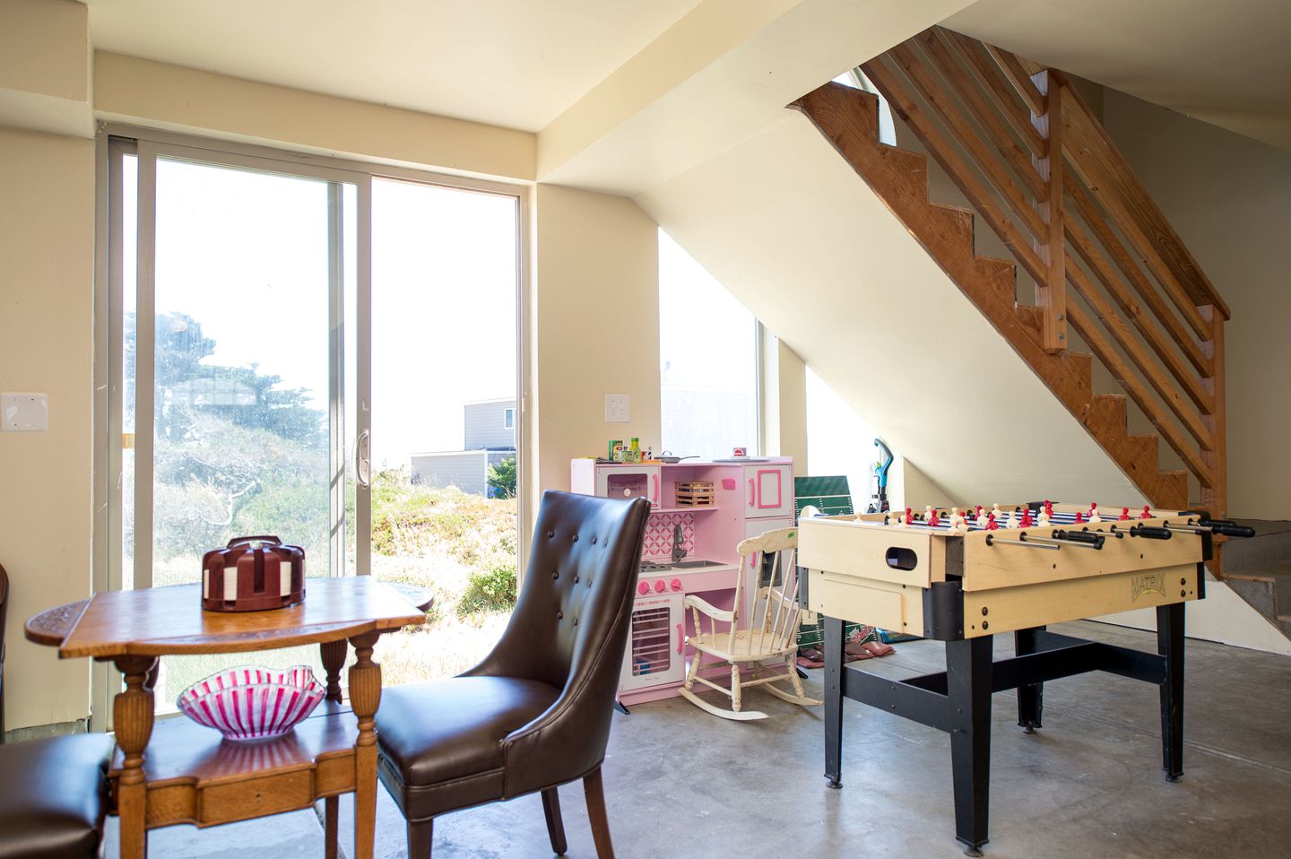 Family-Friendly Beach House Rental with Hot Tub for Glamping in Northern California