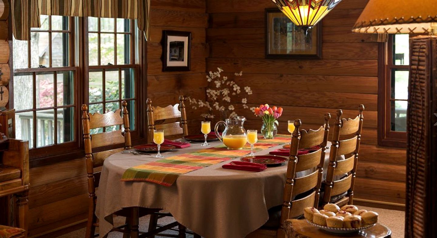 Romantic Vacation Rental with Complimentary Breakfast near Hot Springs, Arkansas