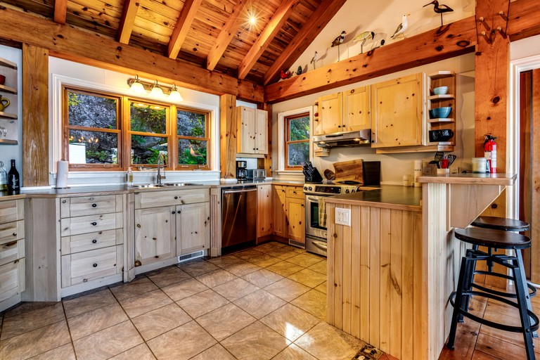 Cabins (Canada, Huntsville, Ontario)