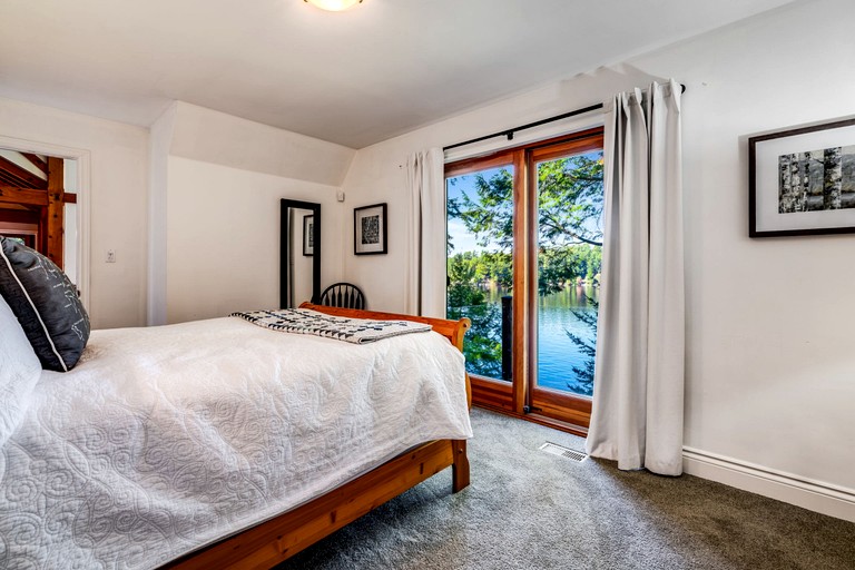 Cabins (Canada, Huntsville, Ontario)