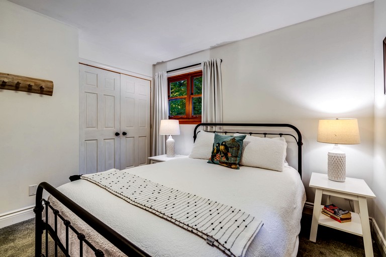 Cabins (Canada, Huntsville, Ontario)