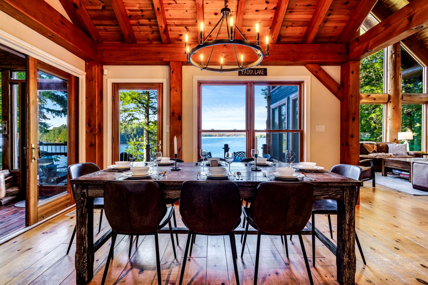 Gorgeous Lakefront Cabin with Fireplace in Huntsville, Ontario