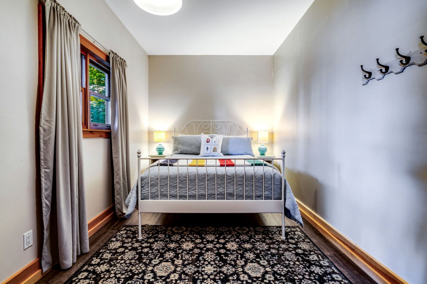 Gorgeous Lakefront Cabin with Fireplace in Huntsville, Ontario