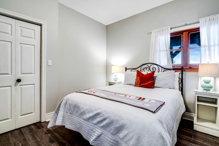 Cabins (Canada, Huntsville, Ontario)