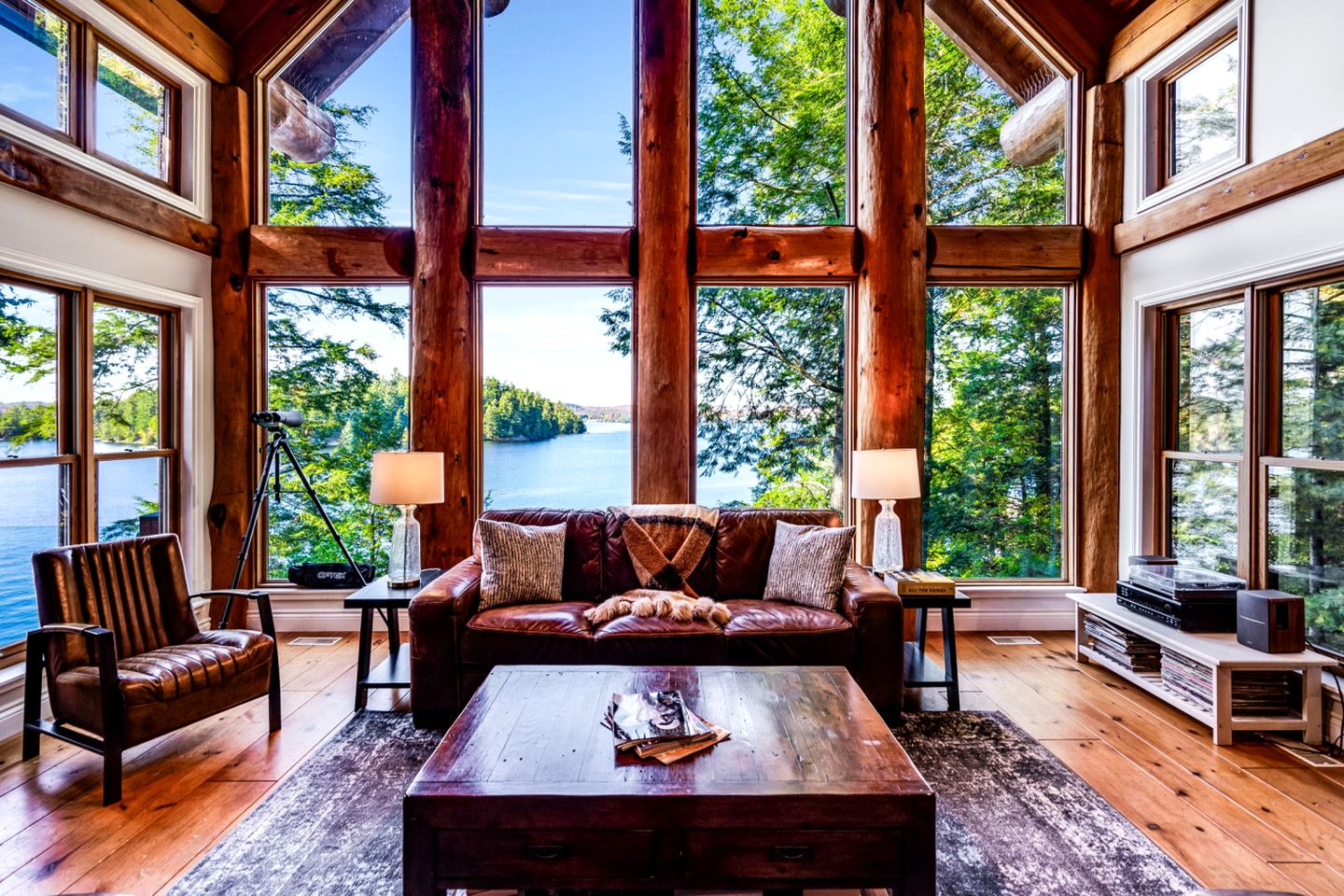 Gorgeous Lakefront Cabin with Fireplace in Huntsville, Ontario