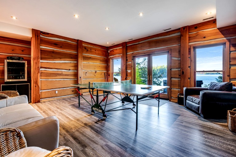 Cabins (Canada, Huntsville, Ontario)