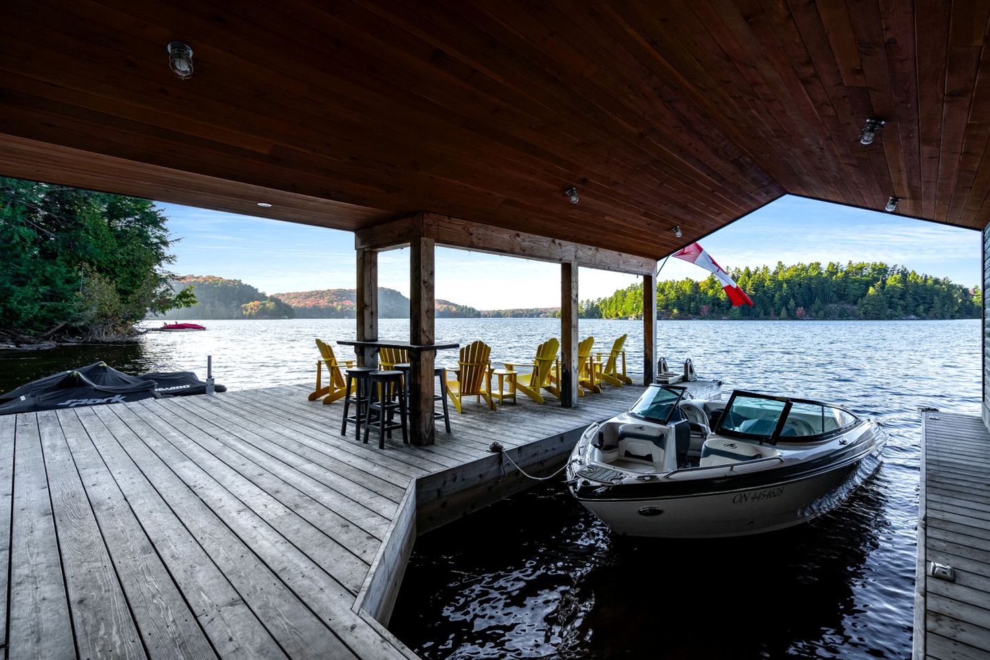 Gorgeous Lakefront Cabin with Fireplace in Huntsville, Ontario
