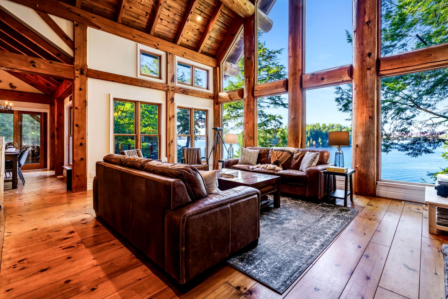 Gorgeous Lakefront Cabin with Fireplace in Huntsville, Ontario