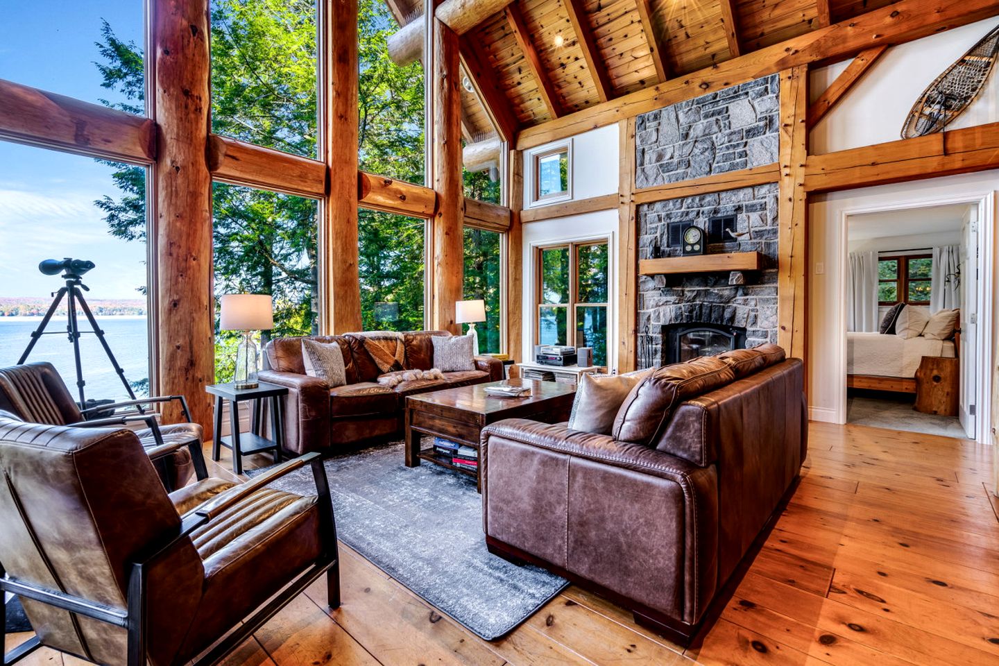 Gorgeous Lakefront Cabin with Fireplace in Huntsville, Ontario