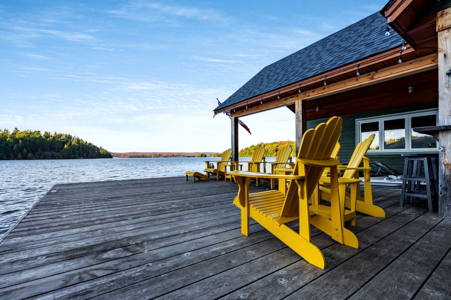 Gorgeous Lakefront Cabin with Fireplace in Huntsville, Ontario