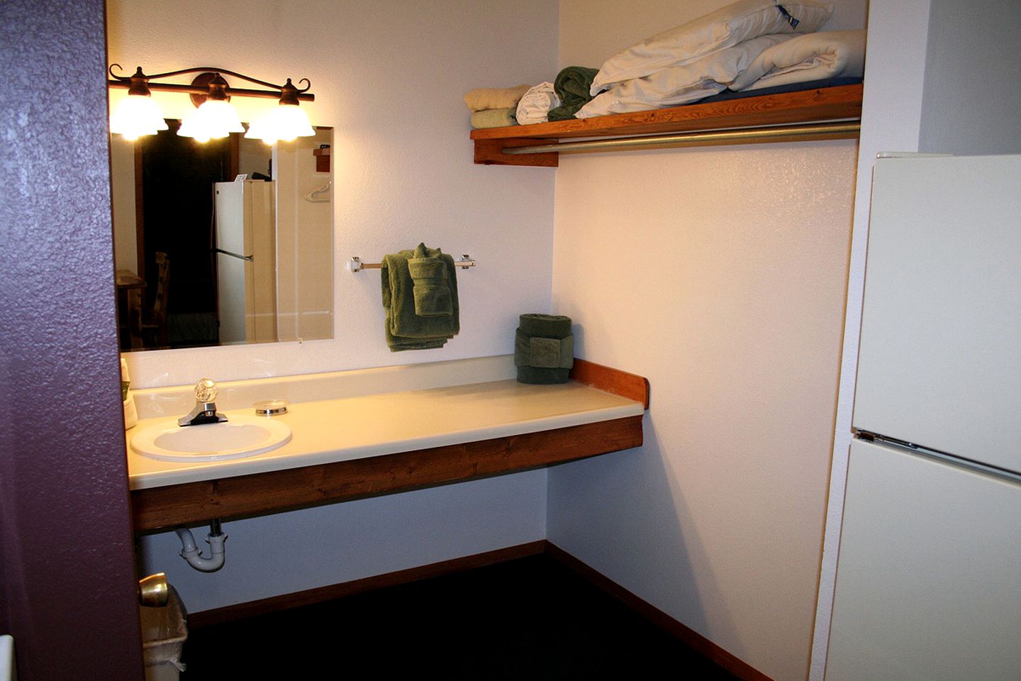 Dog-Friendly Quirky Cabin with Hot-Tub Nestled in the Trees of the Nearby Rocky Mountain National Park, Colorado