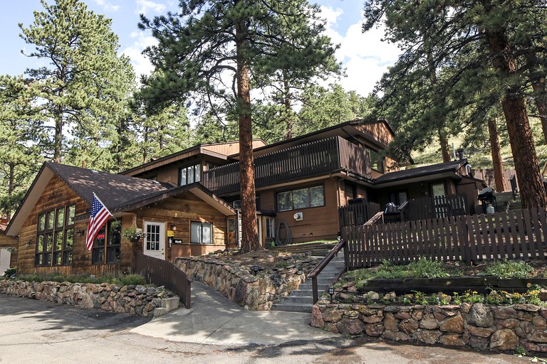 Pet-Friendly Cozy Cabin Escape in the Rocky Mountains National Park, Colorado