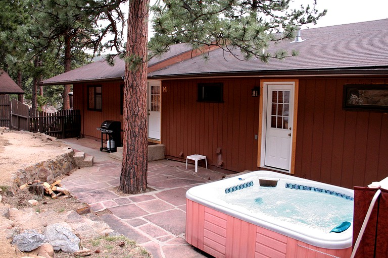 The Ultimate Nature Escape: Rustic Cabin in Estes Park, CO, near Rocky Mountain National Park