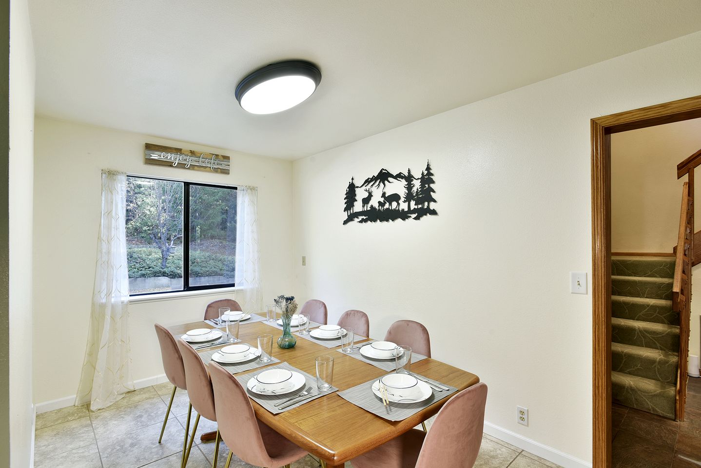 Charming Woodland Hideaway with Fireplace and Adventure Nearby in Dunsmuir, California