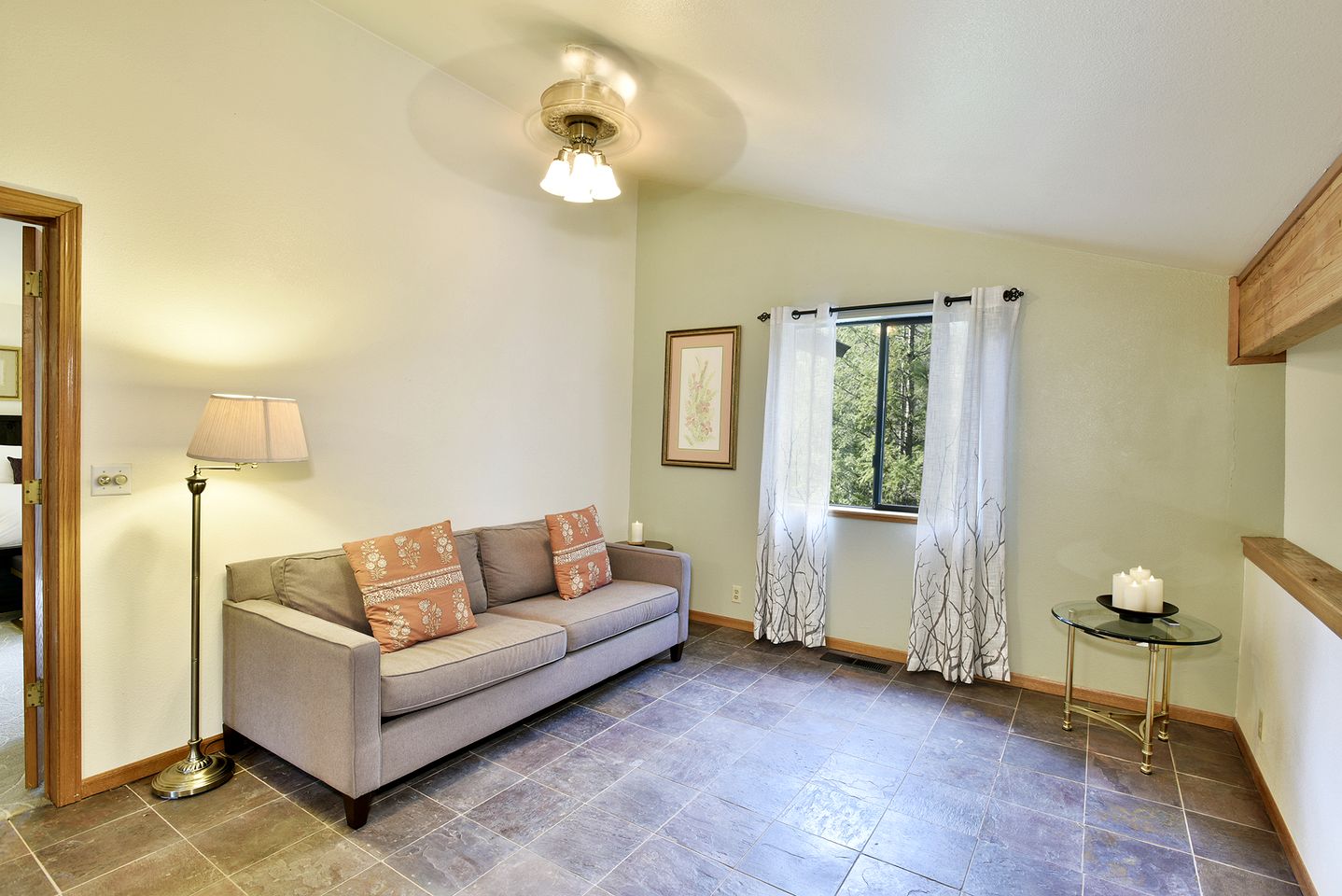 Charming Woodland Hideaway with Fireplace and Adventure Nearby in Dunsmuir, California