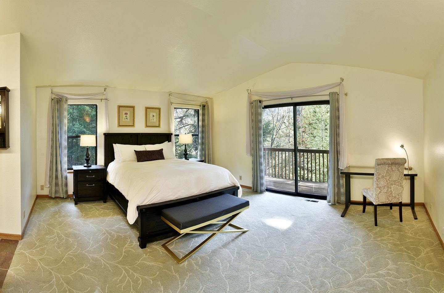 Charming Woodland Hideaway with Fireplace and Adventure Nearby in Dunsmuir, California