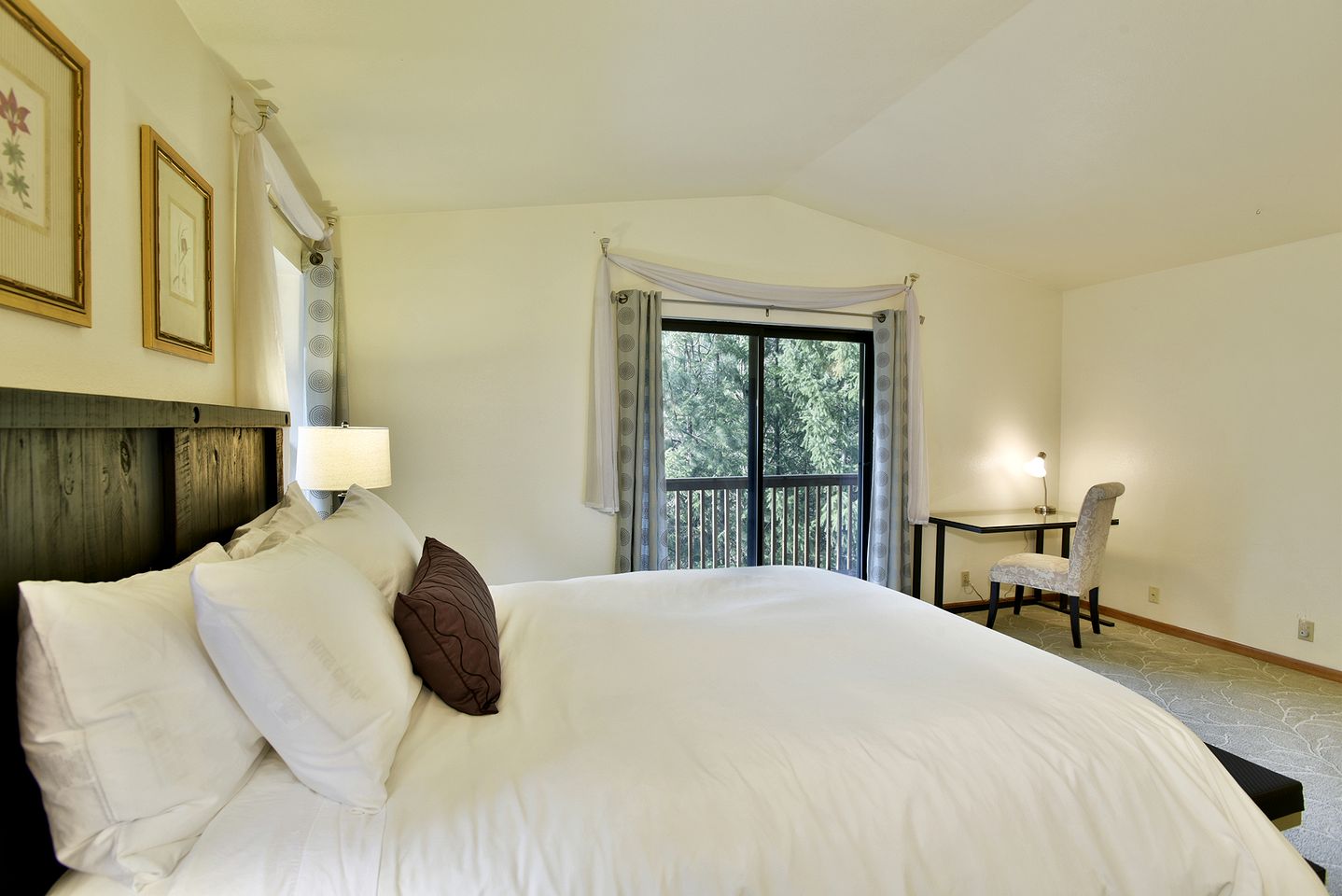 Charming Woodland Hideaway with Fireplace and Adventure Nearby in Dunsmuir, California