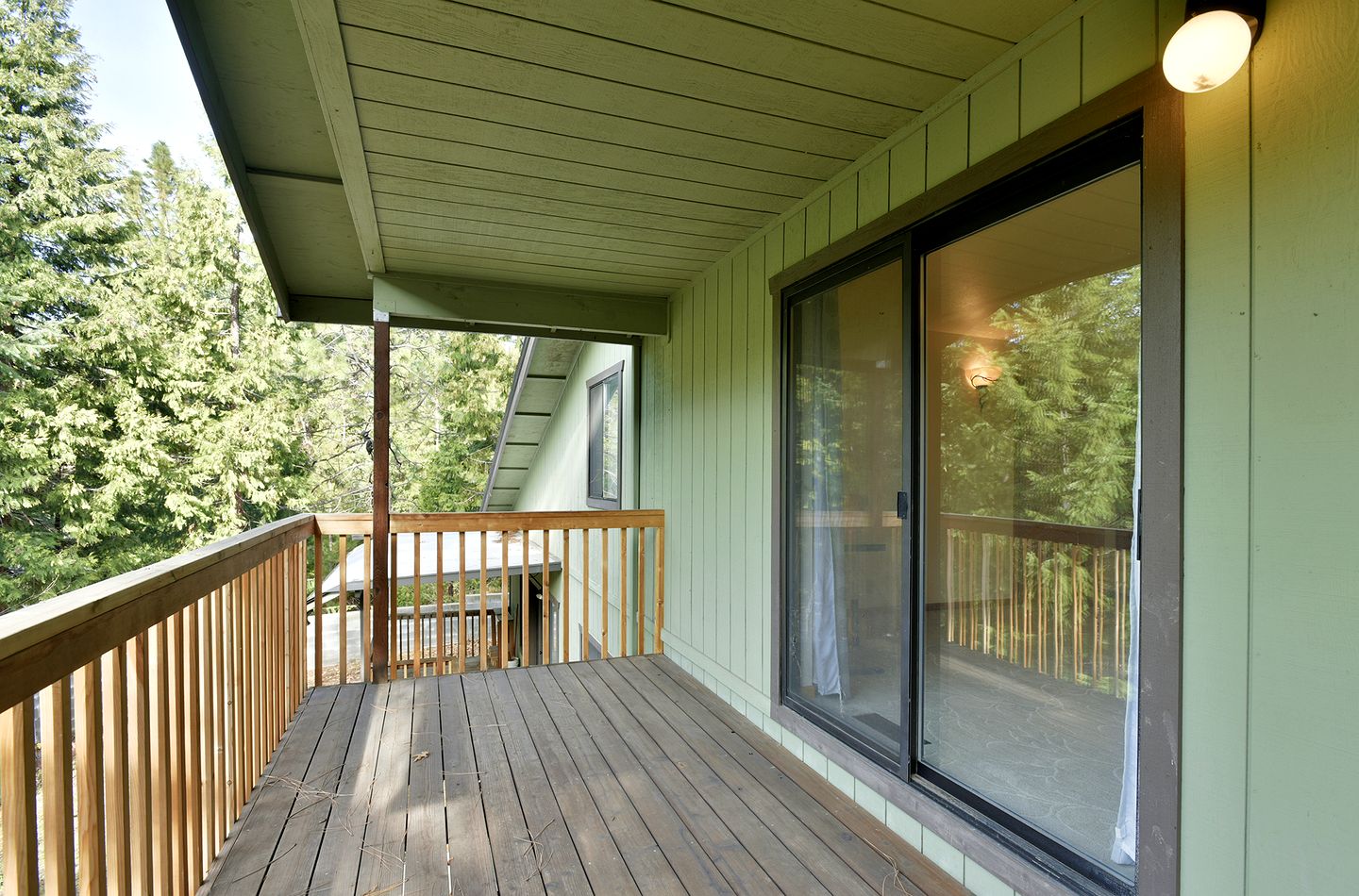 Charming Woodland Hideaway with Fireplace and Adventure Nearby in Dunsmuir, California