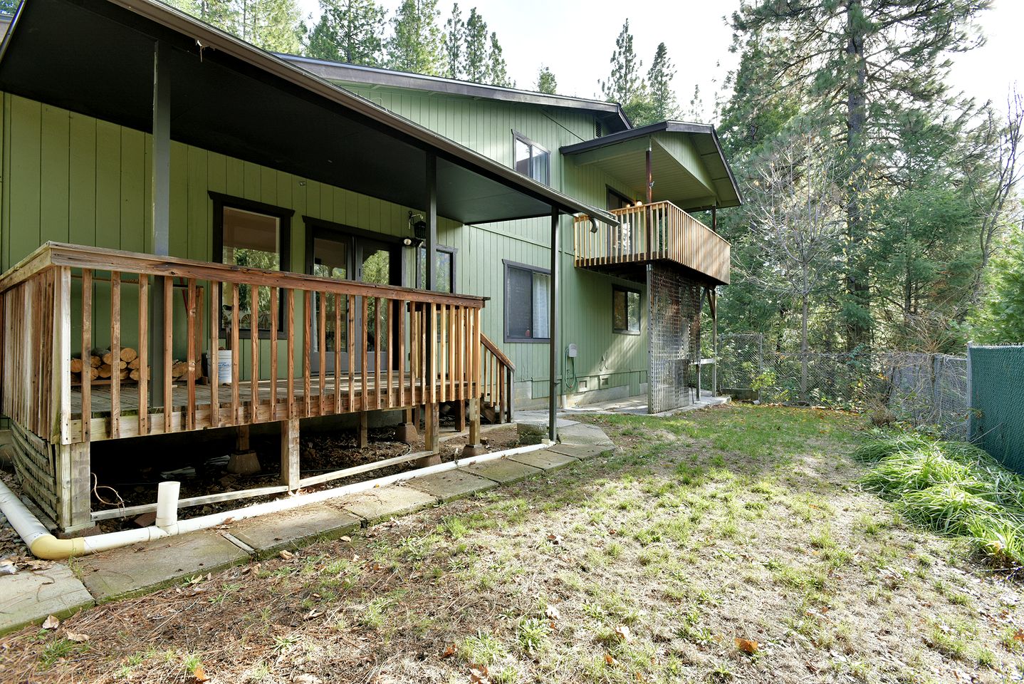 Charming Woodland Hideaway with Fireplace and Adventure Nearby in Dunsmuir, California