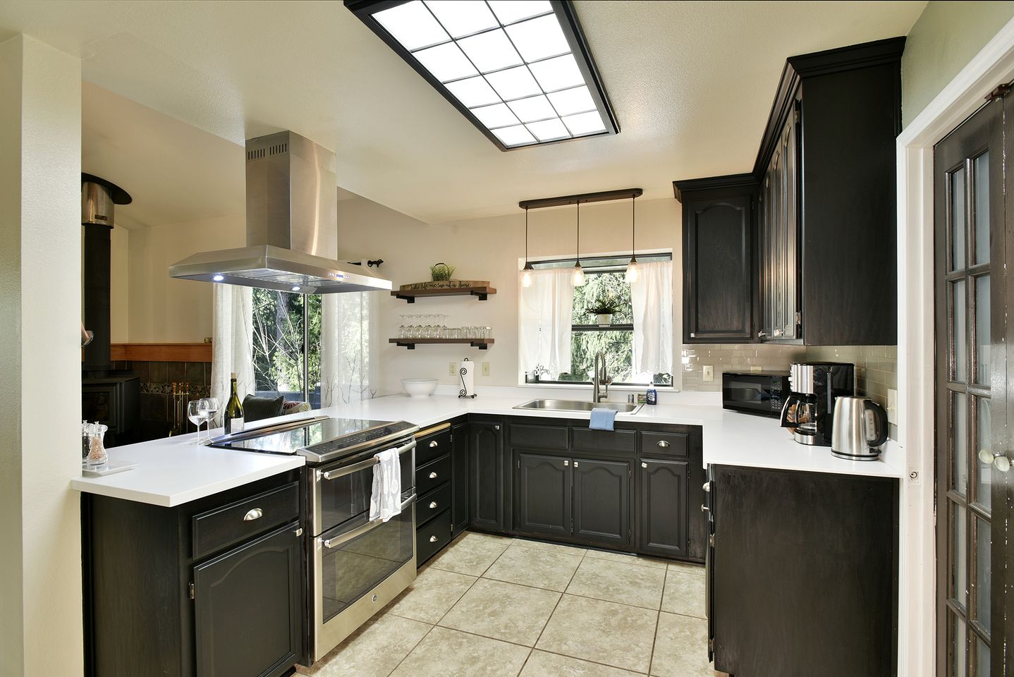 Charming Woodland Hideaway with Fireplace and Adventure Nearby in Dunsmuir, California