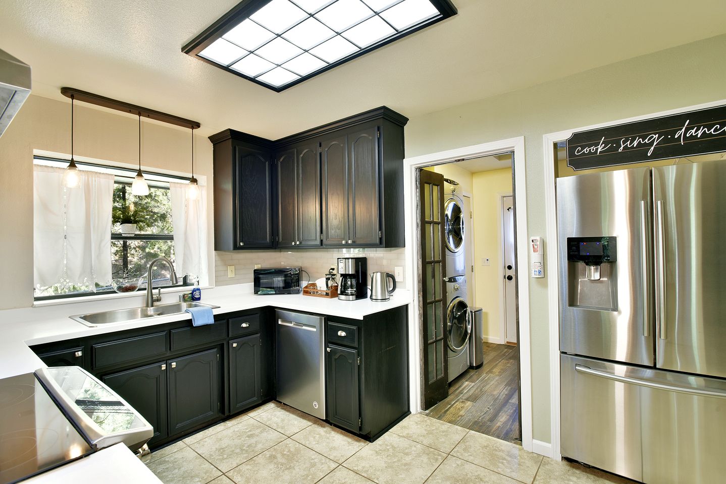 Charming Woodland Hideaway with Fireplace and Adventure Nearby in Dunsmuir, California