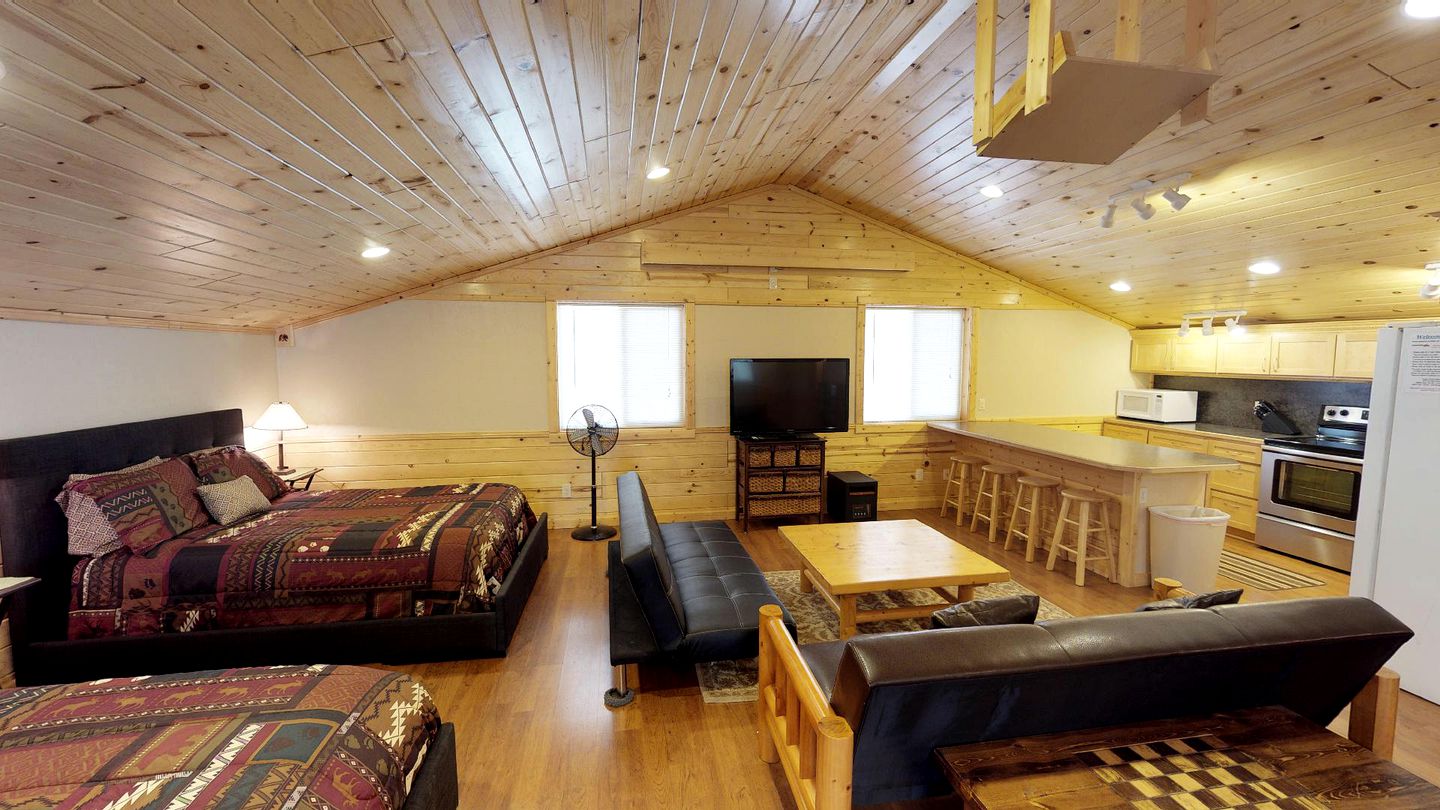 Cozy Vacation Getaway Perfect for Groups in Island Park, Idaho