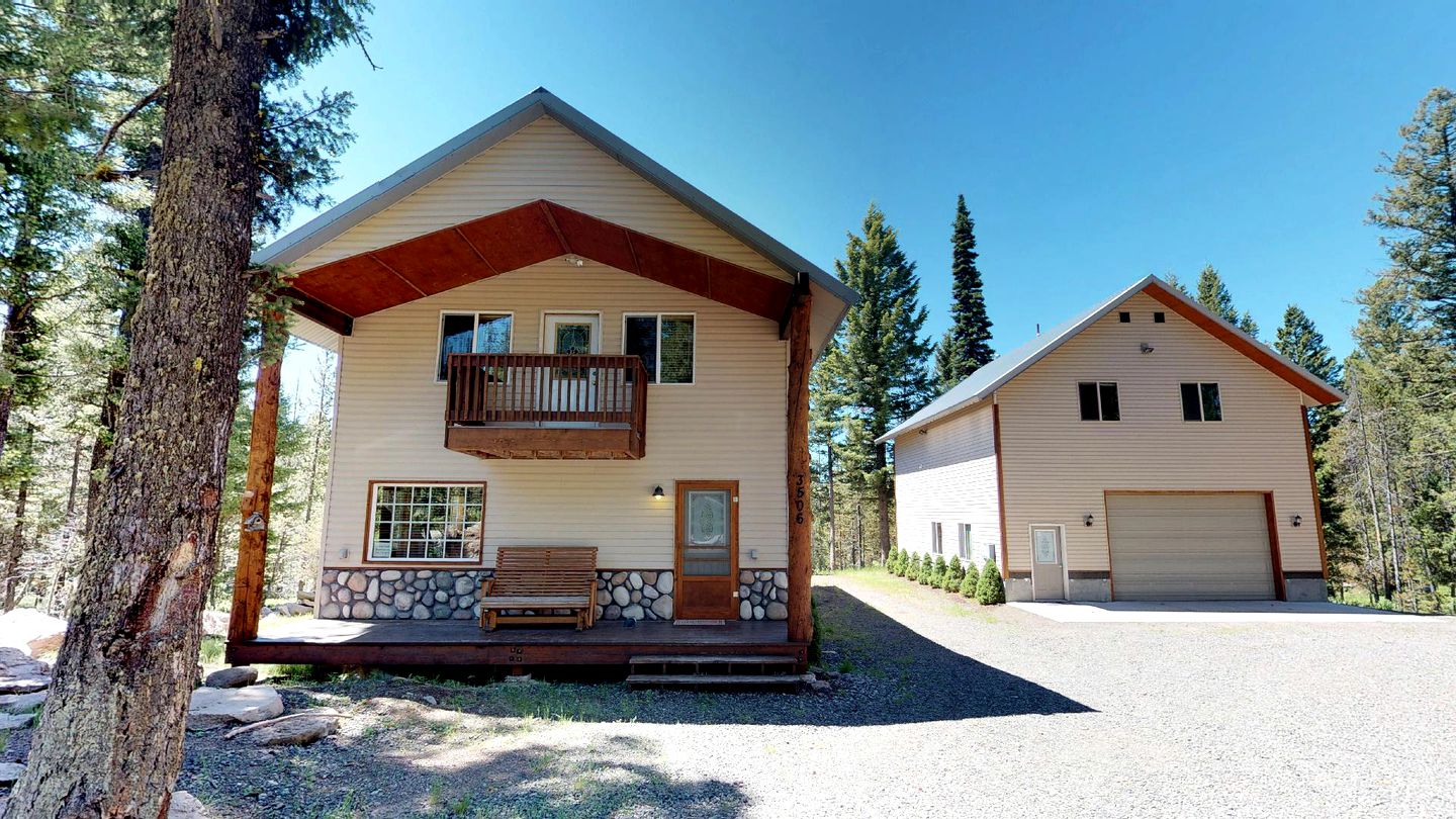 Cozy Vacation Getaway Perfect for Groups in Island Park, Idaho