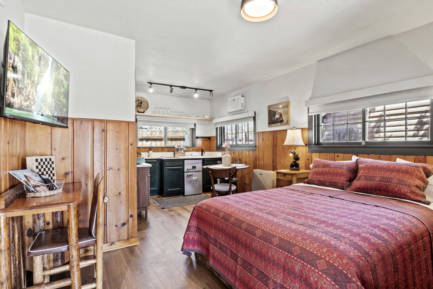 Trailside Cabin Escape with Stunning Views and Easy Adventure Access in Colorado Springs, Colorado