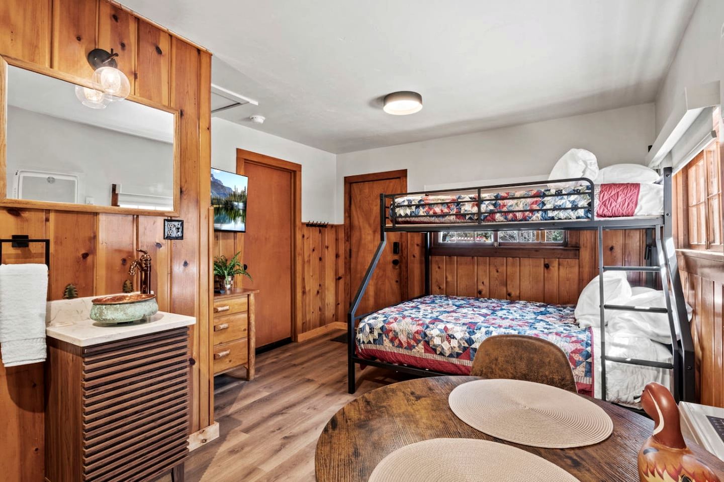 Trailside Cabin Escape with Stunning Views and Easy Adventure Access in Colorado Springs, Colorado