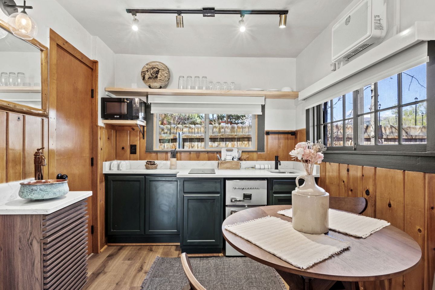 Trailside Cabin Escape with Stunning Views and Easy Adventure Access in Colorado Springs, Colorado