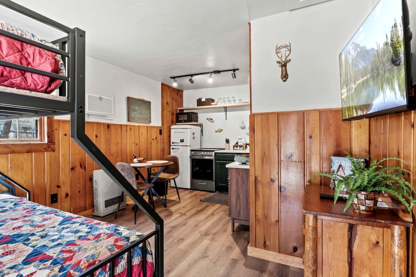 Trailside Cabin Escape with Stunning Views and Easy Adventure Access in Colorado Springs, Colorado