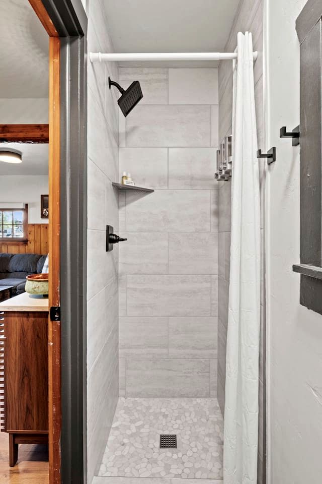 Relaxing Mountain Cabins with Pet-Friendly Amenities near Garden of the Gods in Colorado Springs, Colorado