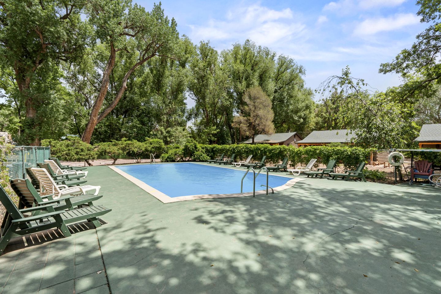 Tranquil Mountain Cabins with Modern Amenities near Garden of the Gods in Colorado Springs, Colorado
